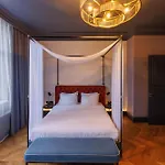 ライオンズ キャッスル リヴィウ