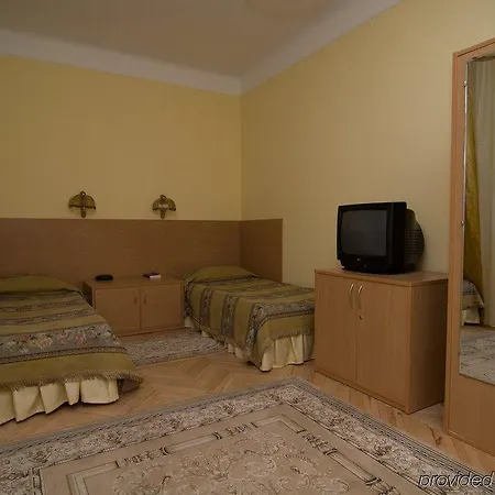 Lion's Castle Hotel 4*