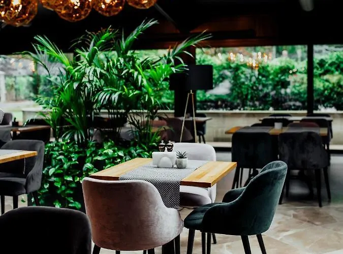 Lion's Castle 4* إلفيف