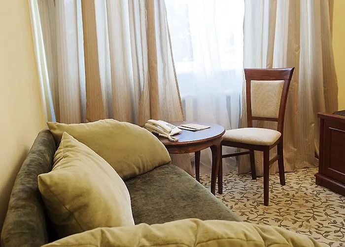 Lion's Castle فندق إلفيف