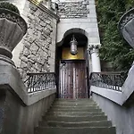 Lion's Castle Hotel 4*