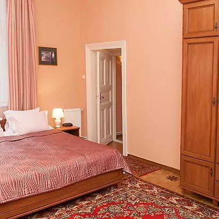 Lion's Castle 4*