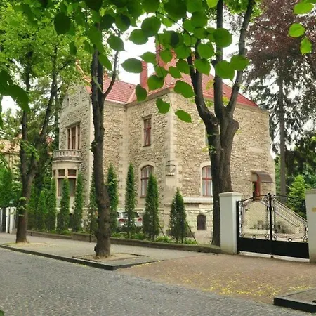 Lion's Castle Hotel 4*