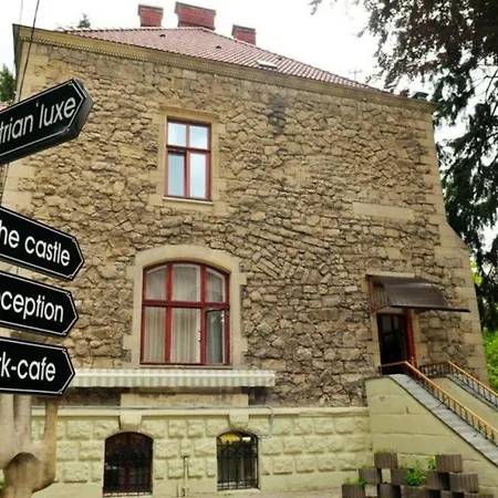 Lion's Castle 4*