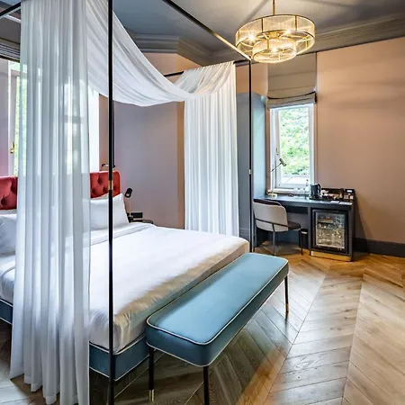 Lion's Castle Hotel 4*
