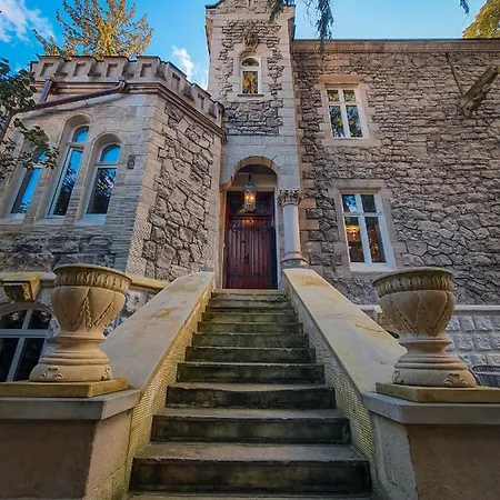 Lion's Castle Szálloda