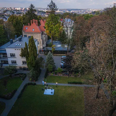 Lion's Castle Hotel 4*