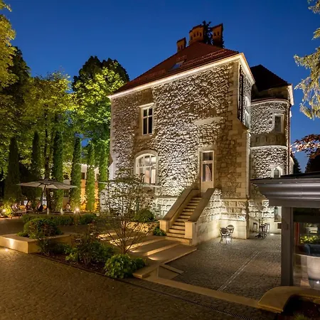Lion's Castle Hotel 4*