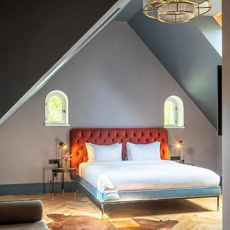 Hotel Lion's Castle 4*