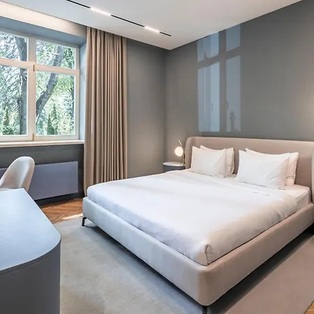 Hotel Lion's Castle 4*