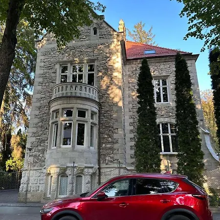Lion's Castle Szálloda