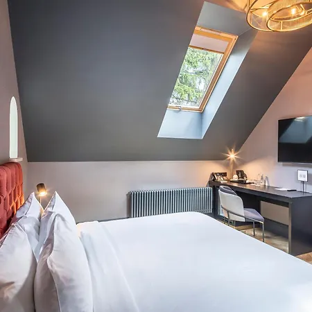 Lion's Castle Hotel 4*