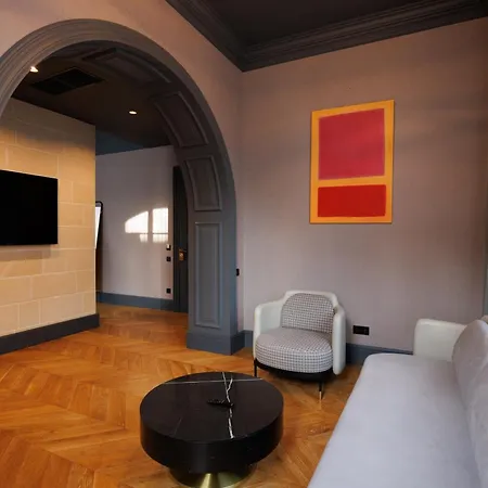 Lion's Castle Hotel 4*