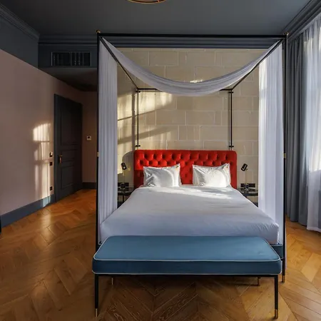 Lion's Castle Hotel 4*