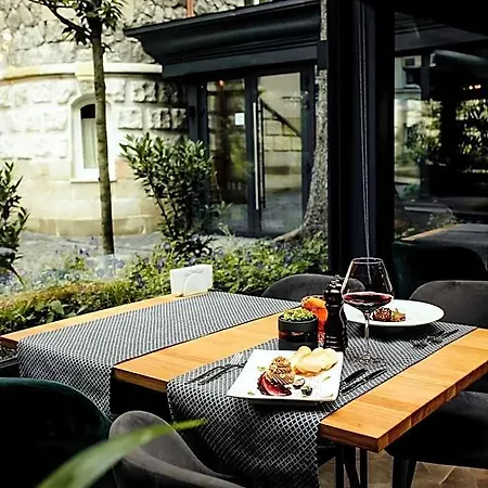 Hotel Lion's Castle 4*