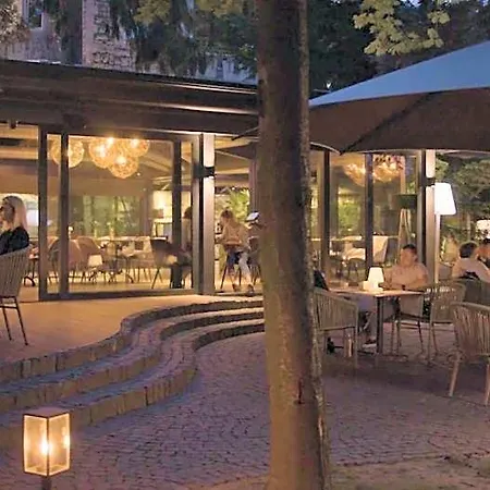 Lion's Castle Hotel 4*