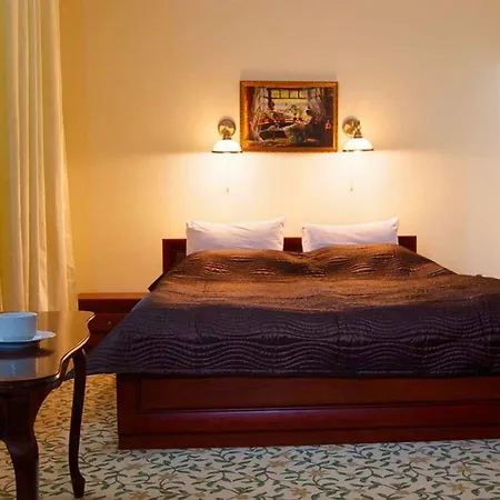 Lion's Castle Hotel