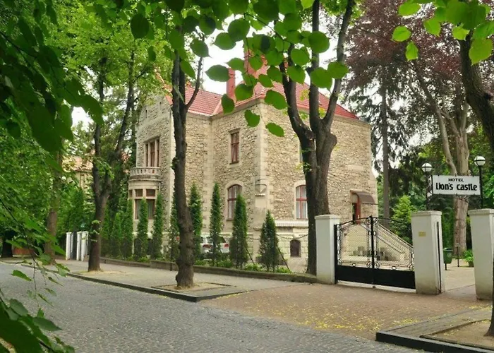 Lion's Castle Hotel 4*