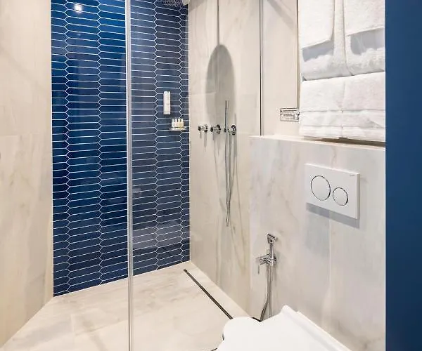 ライオンズ キャッスル ホテル 4*