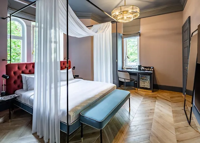 Lion's Castle Hotel 4*