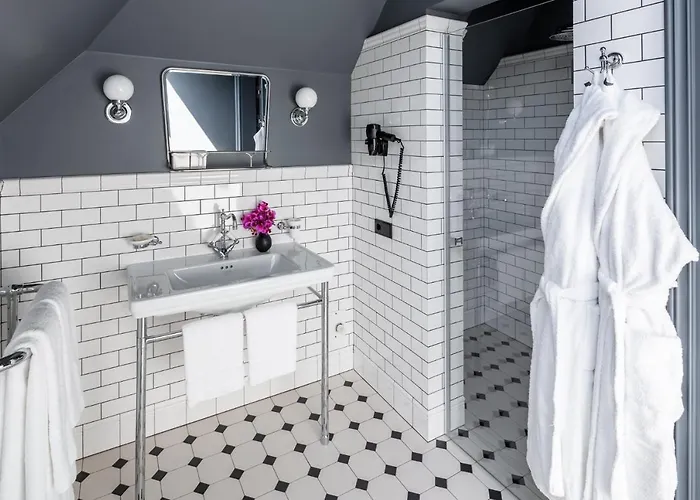 Hotel Lion's Castle 4*