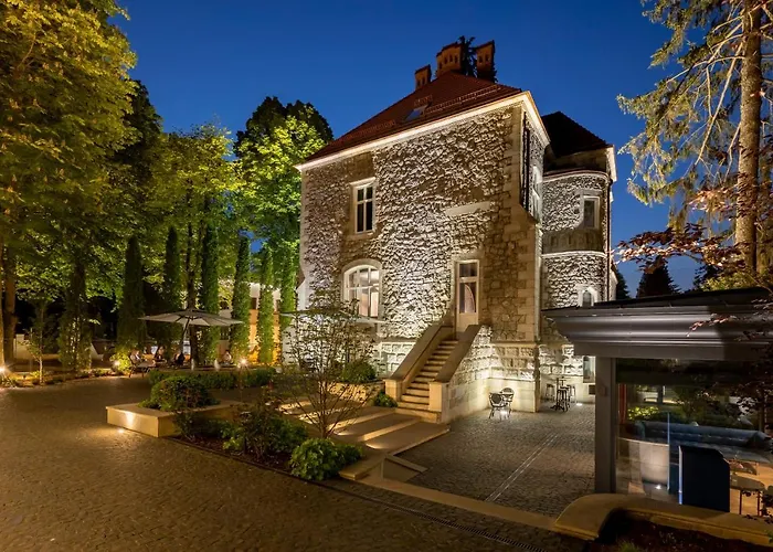 Lion's Castle Hotel 4*