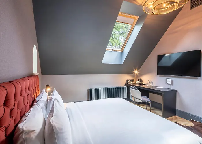 Lion's Castle Hotel 4*