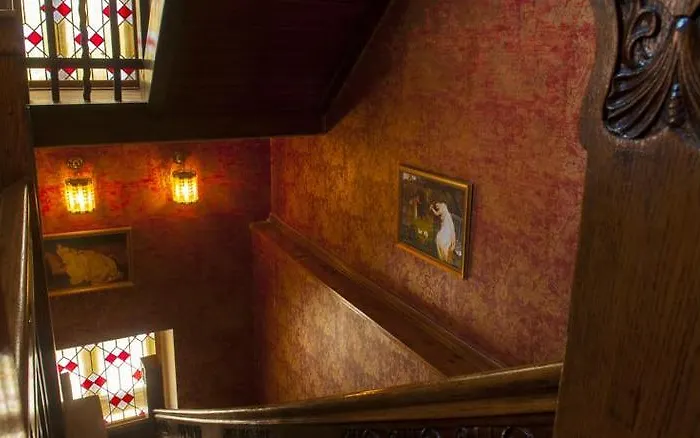 Lion's Castle Hotel 4*