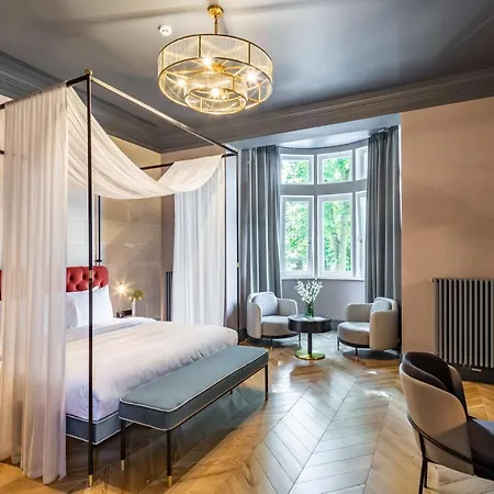 Lion's Castle מלון 4*