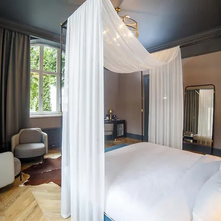 Lion's Castle לבוב