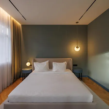 Hotel Lion's Castle 4*