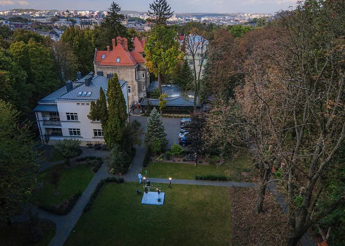 Lion's Castle Hotel 4*