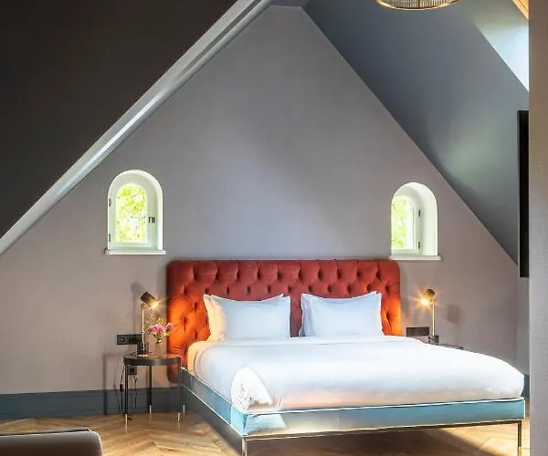 Hotel Lion's Castle 4*