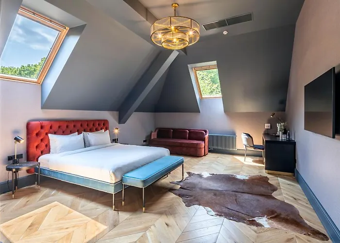 Hotel Lion's Castle 4*