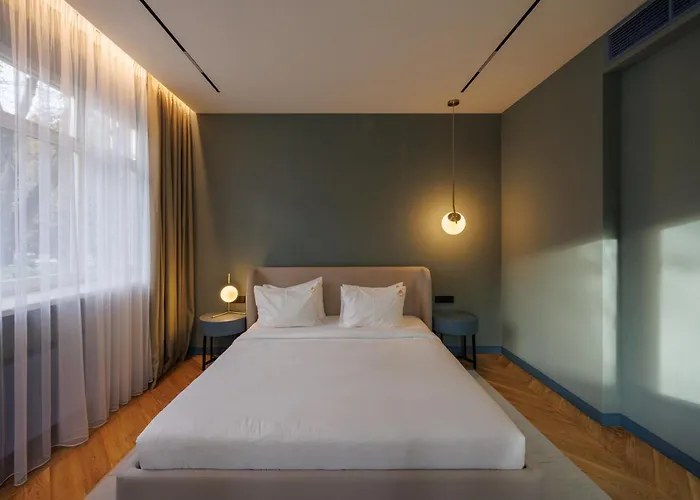 Hotel Lion's Castle 4*