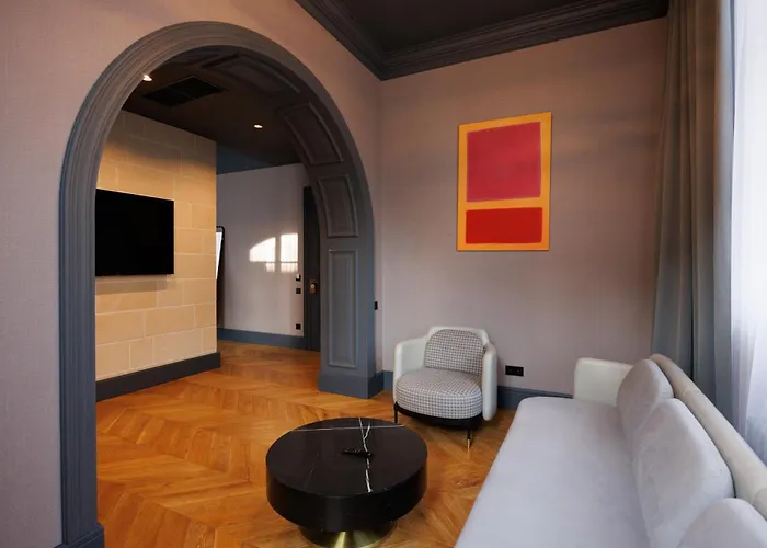 Lion's Castle Hotel 4*