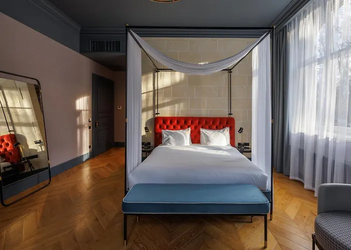 Lion's Castle Hotel 4*