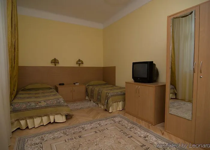 Lion's Castle Hotel 4*